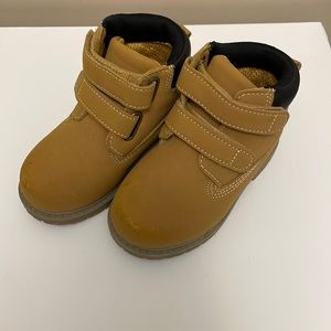 Wonder Nation Toddler Size 6 Tan Boots